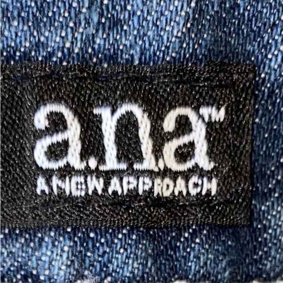 A.N.A A New Approach capri denim blue with white accent stitching size 12 - Picture 4 of 12